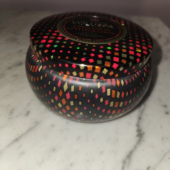 NEW Voluspa Cinnamon Ceylon & Copal Holiday Candle 11oz – 2 Wick - Picture 4 of 4
